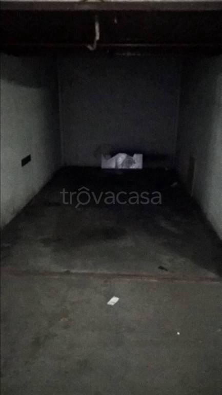 Garage in affitto a Brescia via Giovanni Bruni, 32
