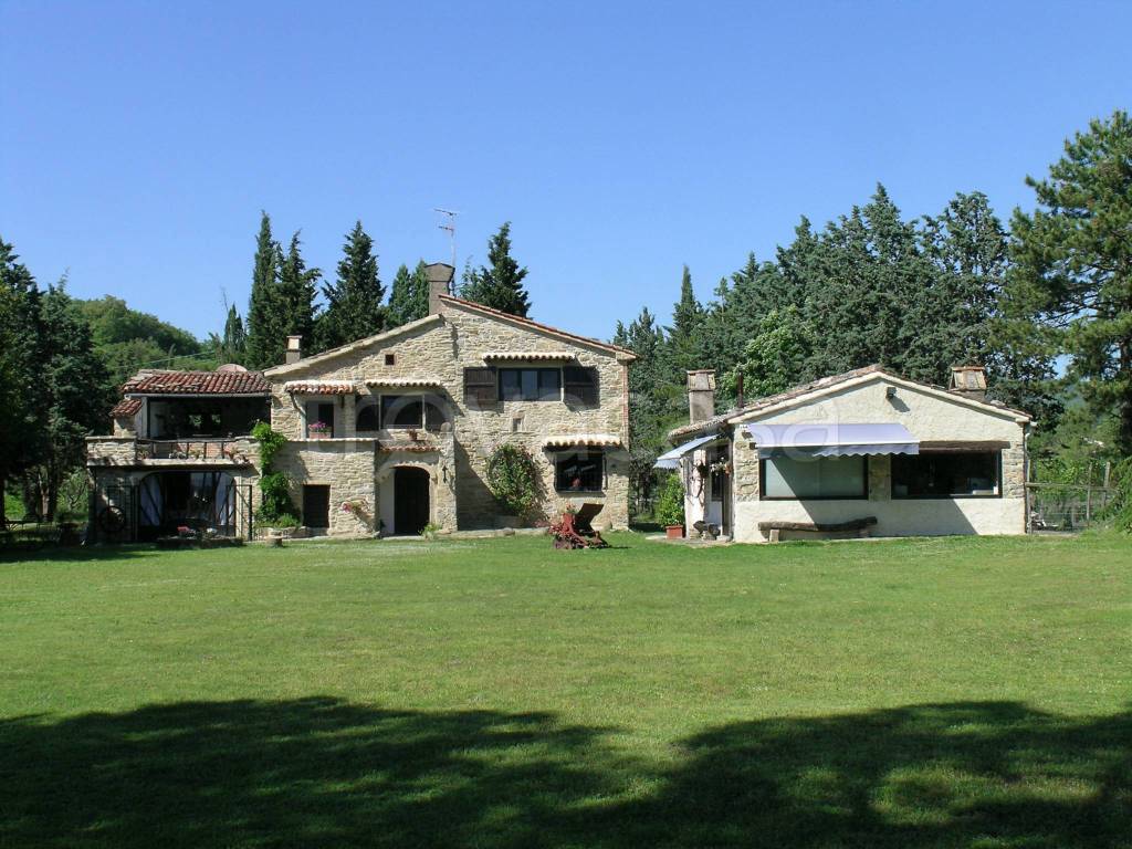Villa in vendita a Città di Castello frazione Fontecchio, 18