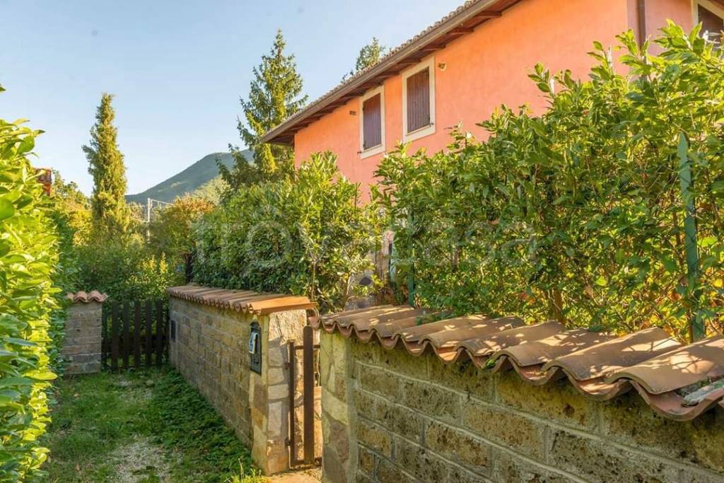 Villa Bifamiliare in in vendita da privato a Rocca di Botte viale Bonifacio Graziani