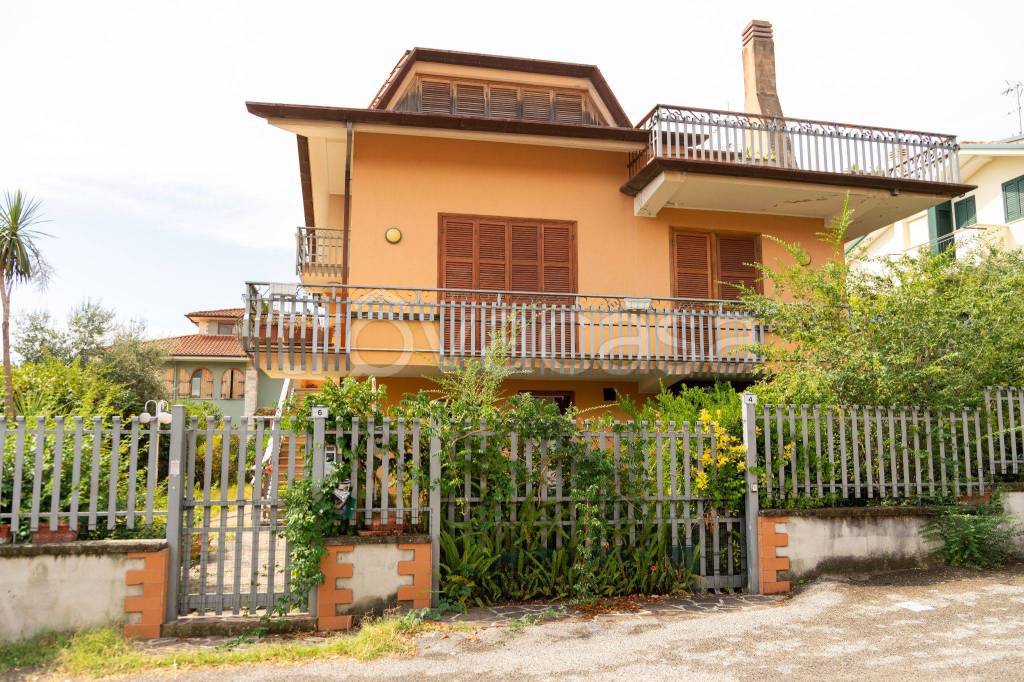 Villa in in vendita da privato a Fondi via della Farnia, 6