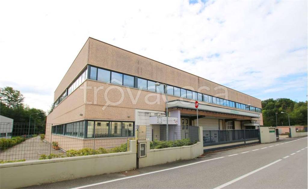 Capannone Industriale in vendita a Olgiate Comasco via Dei Bajetti, 21