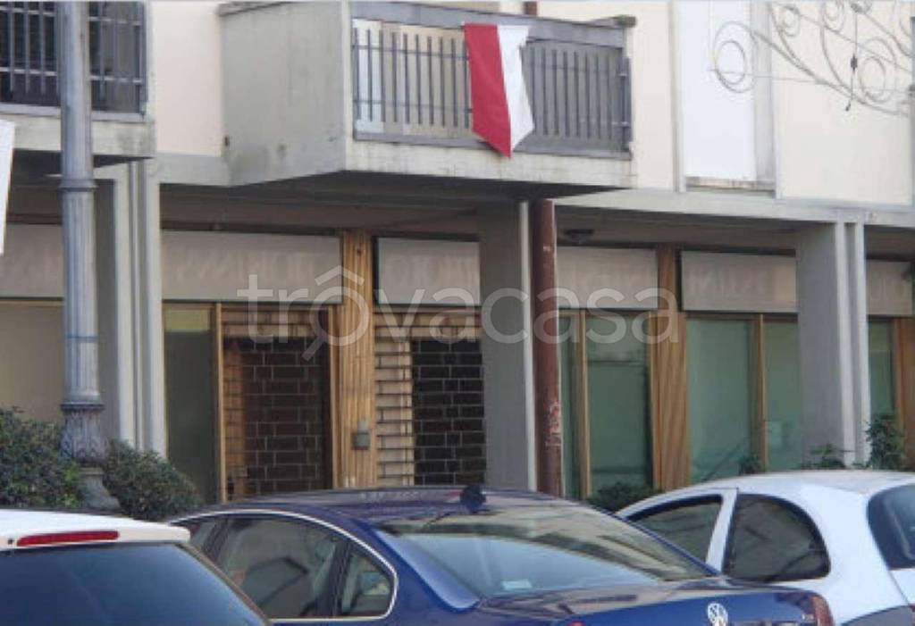 Filiale Bancaria in vendita a Pontirolo Nuovo piazza Marconi 9-11