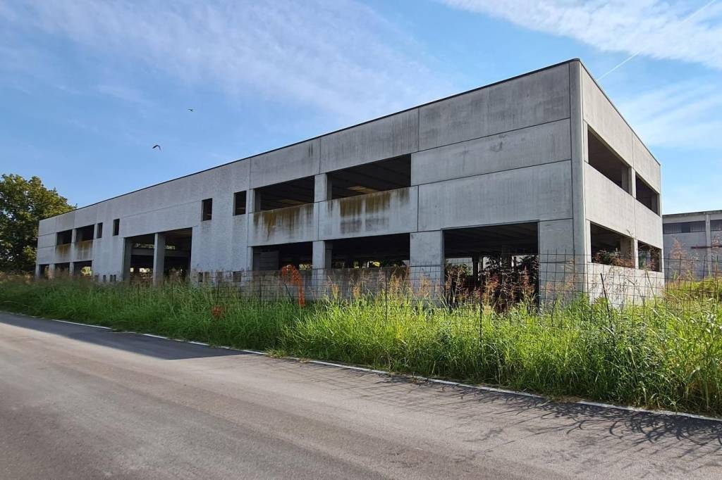 Capannone Industriale in in vendita da privato a Melara via Falcone e Borsellino