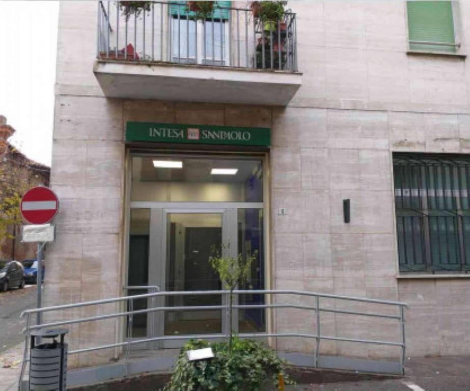 Filiale Bancaria in vendita a Sale via Roma 6