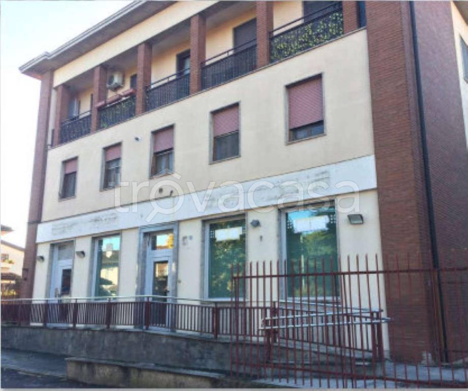 Filiale Bancaria in vendita a Lardirago piazza Martiri della Libertà 4