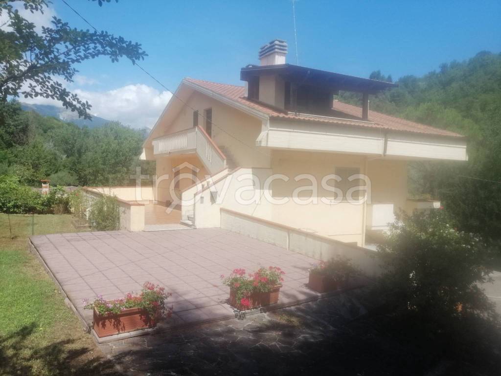 Villa Bifamiliare in vendita a Teramo strada Statale Piceno Aprutina