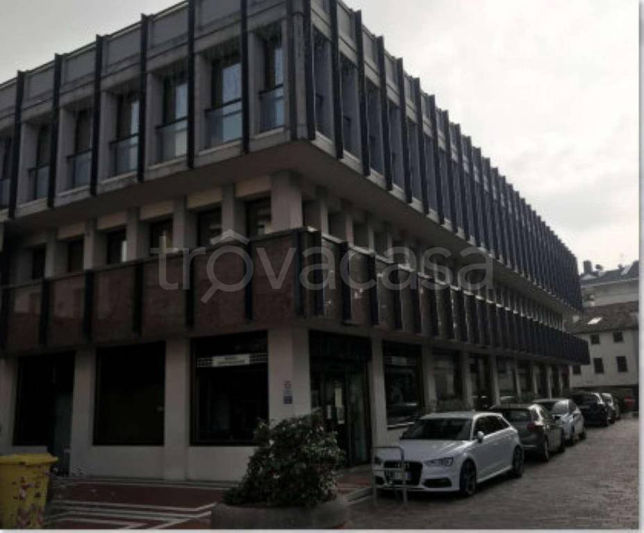 Filiale Bancaria in vendita a Montebelluna piazza Aldo Moro 33