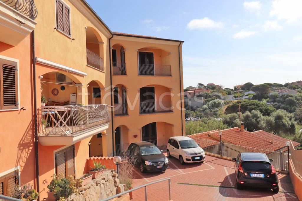 Appartamento in vendita a La Maddalena via Chiusedda, 42