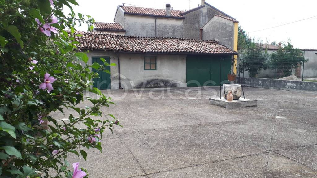 Casa Indipendente in vendita a San Giovanni in Croce via Palazzina