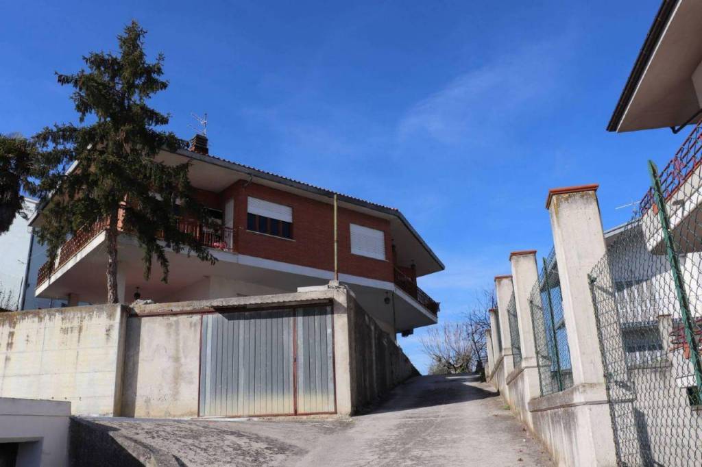 Casa Indipendente in vendita a Sant'Omero via Capo di Fuori, 10