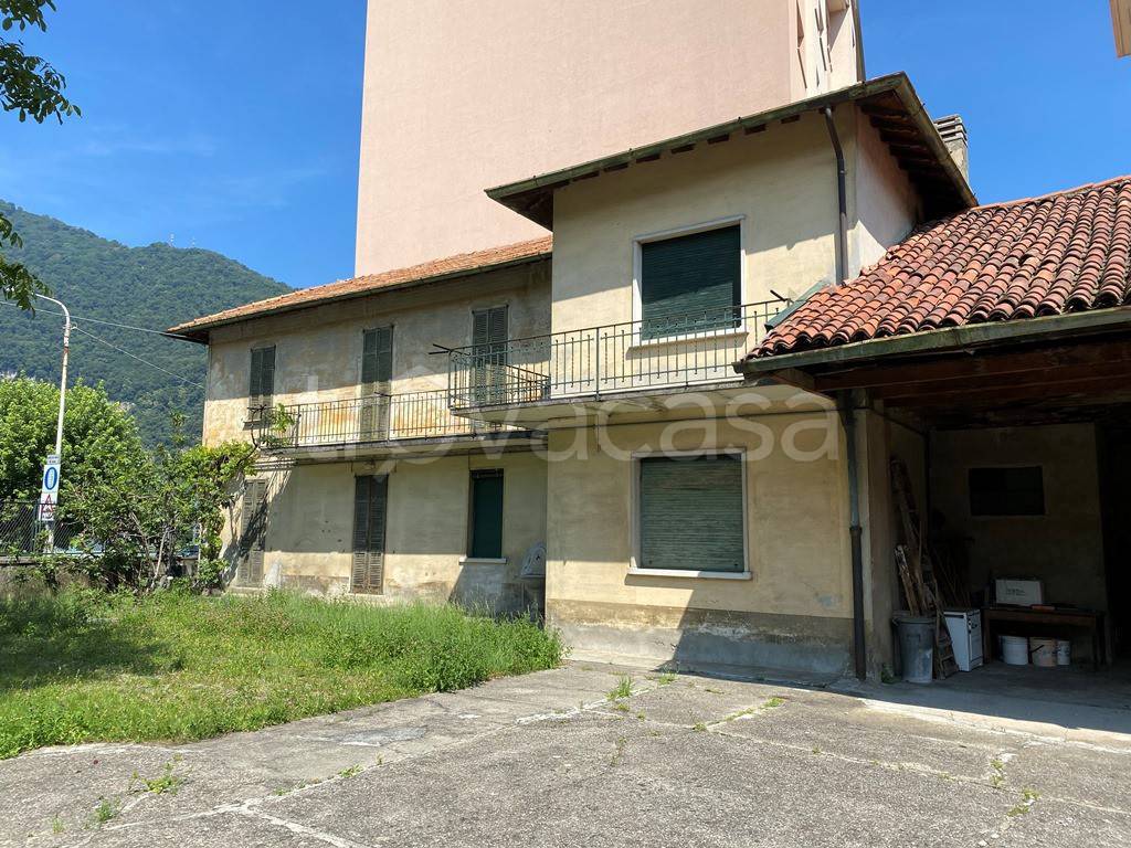 Casa Indipendente in vendita a Canzo via Alessandro Verza, 30