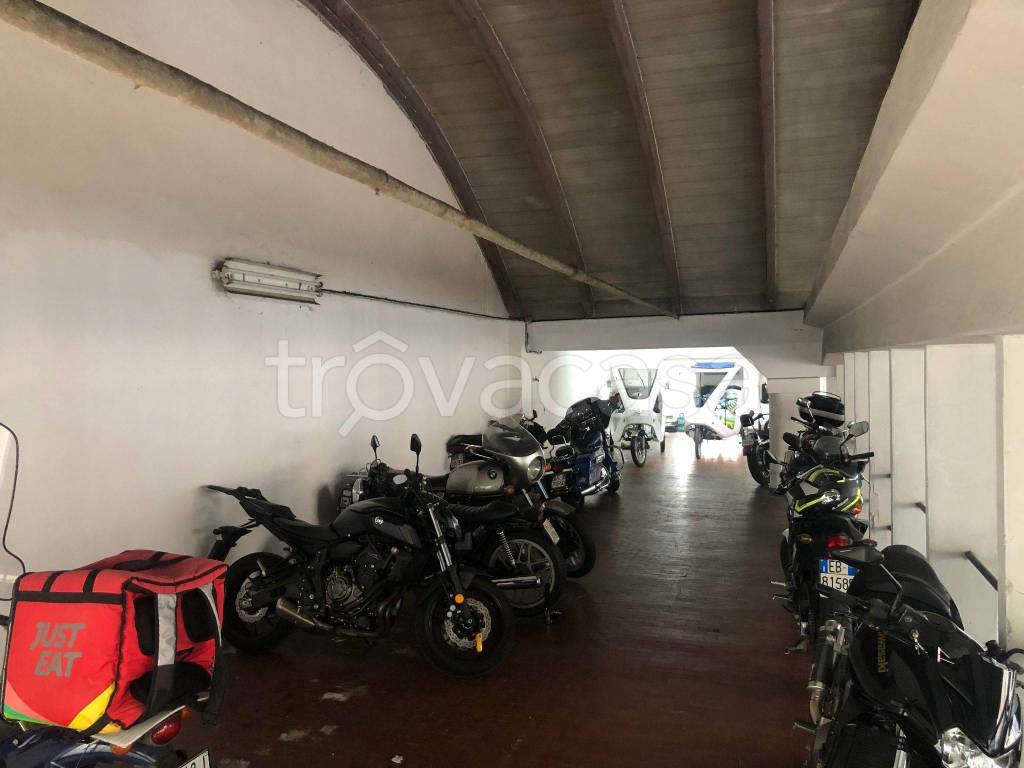 Garage in affitto a Milano viale Monza, 6