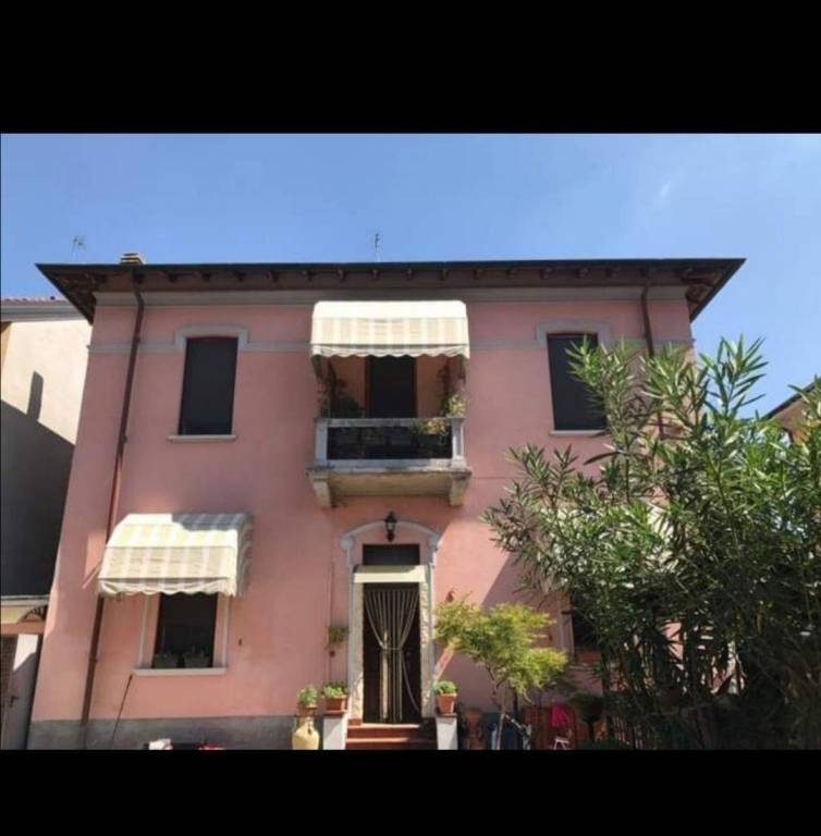 Villa in in vendita da privato a Busto Arsizio via Torino, 6