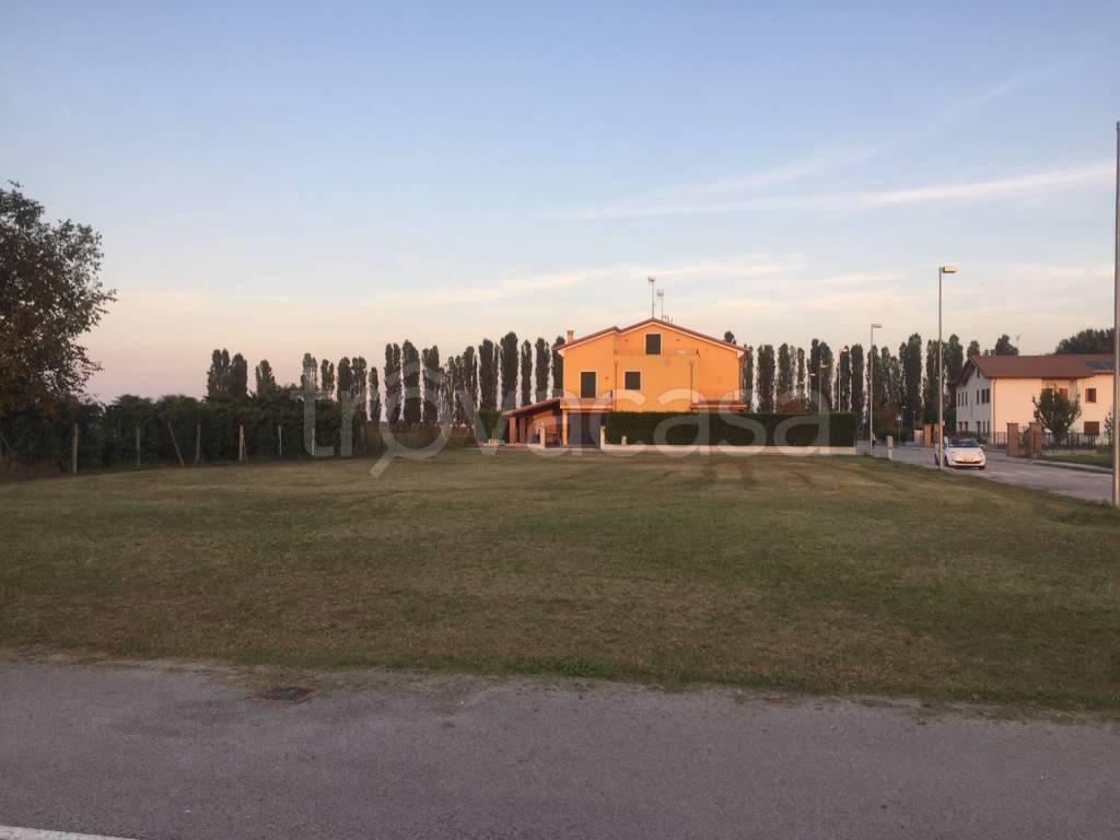 Terreno Residenziale in vendita a Correzzola via Roma