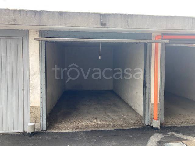 Garage in vendita a Piscina