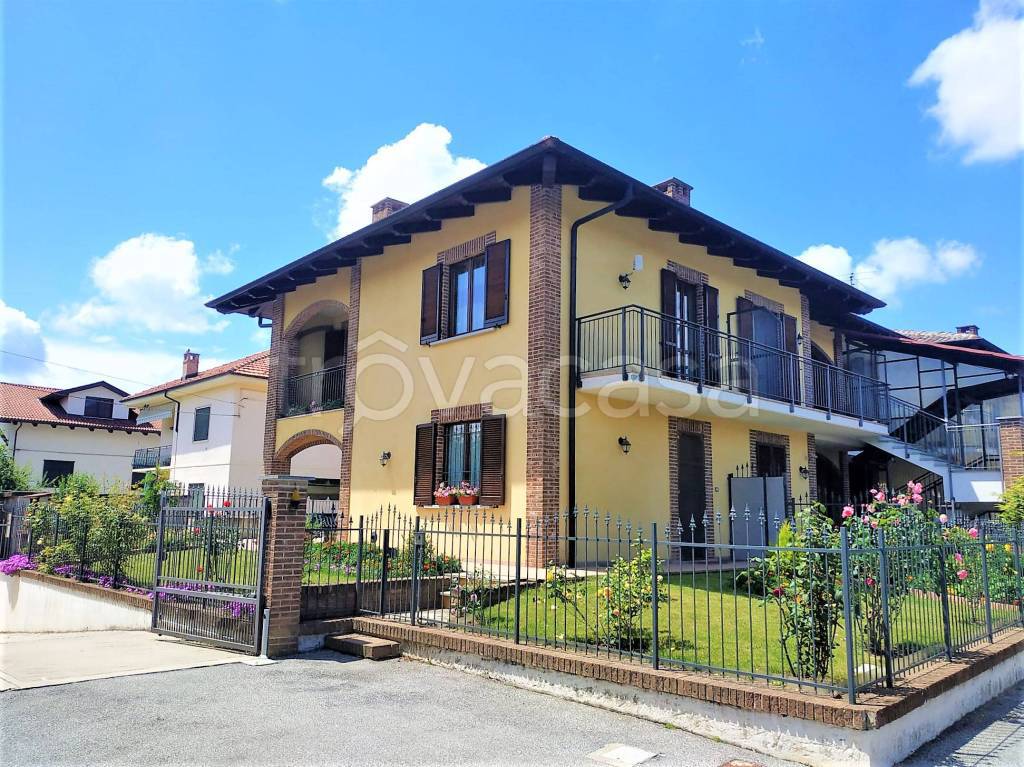 Villa a Schiera in vendita a Sommariva del Bosco via Giacomo Leopardi, 5