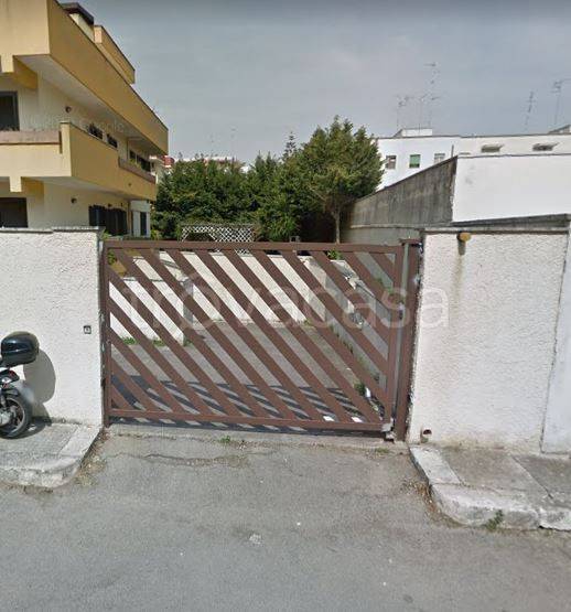 Garage in vendita a Lecce via Dante De Blasi