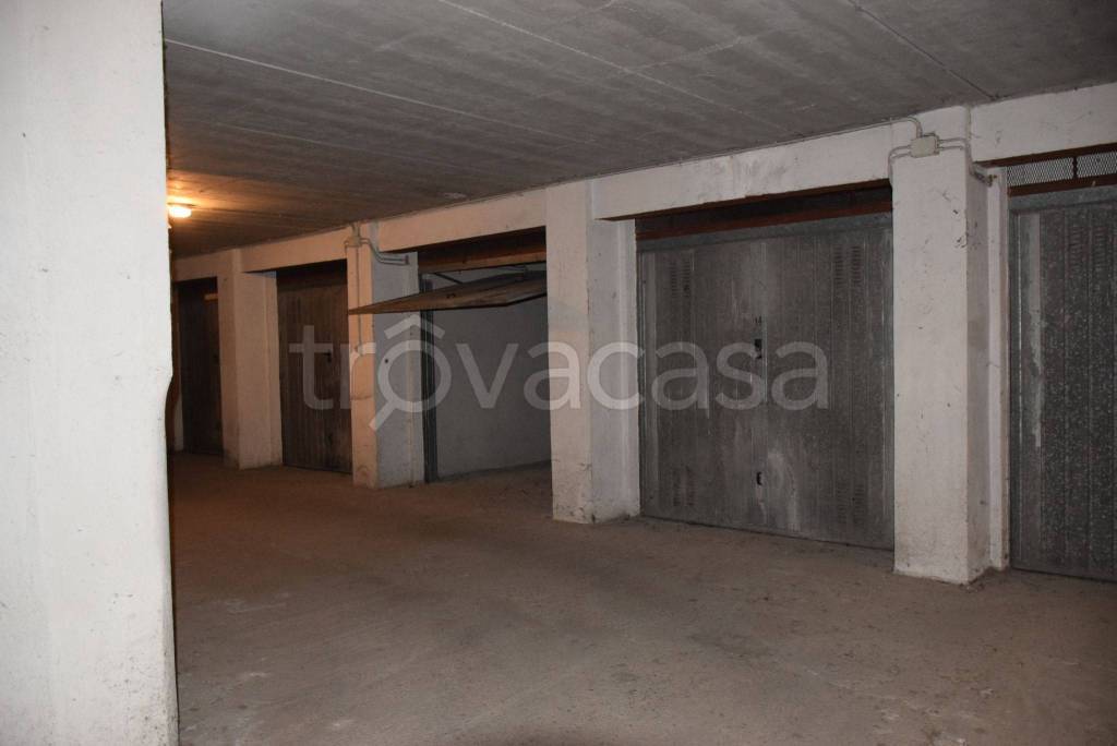 Garage in vendita ad Alba