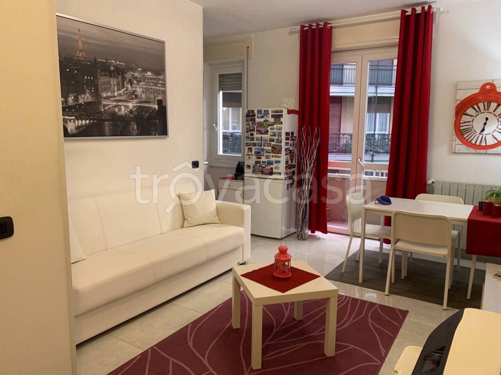 Appartamento in affitto a Milano via Carnia, 31