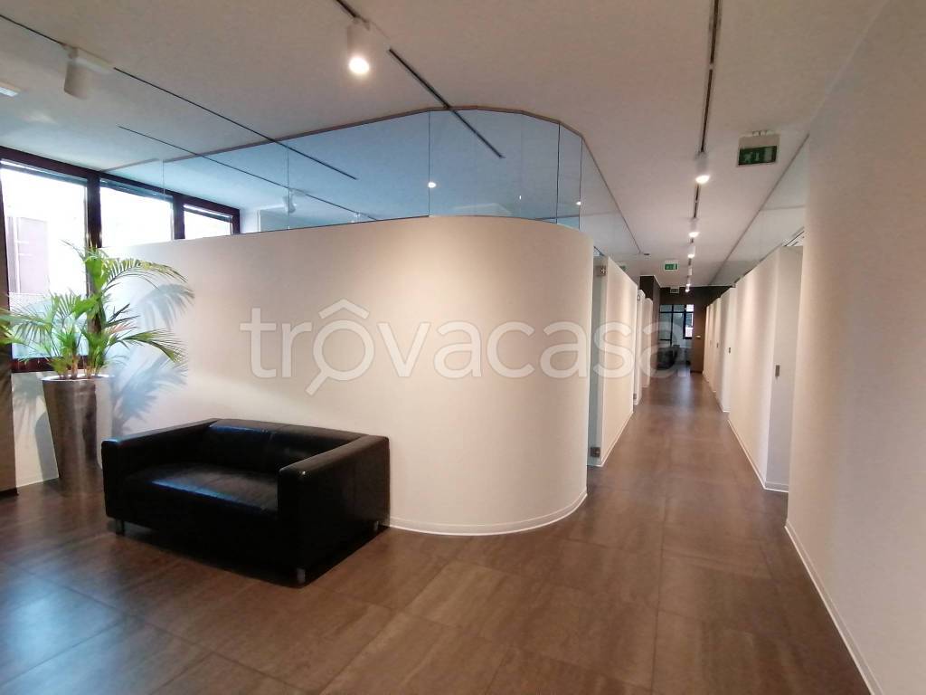 Ufficio in affitto a Torino via Varallo, 22