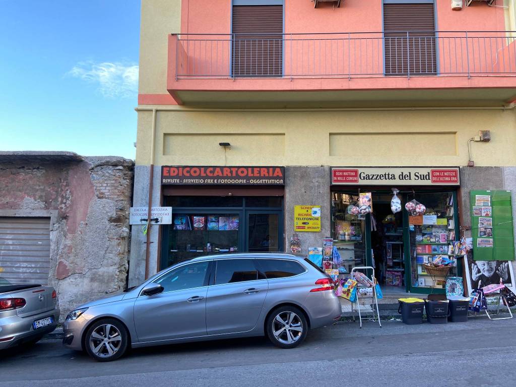 Negozio in vendita a Messina via Contesse, 34