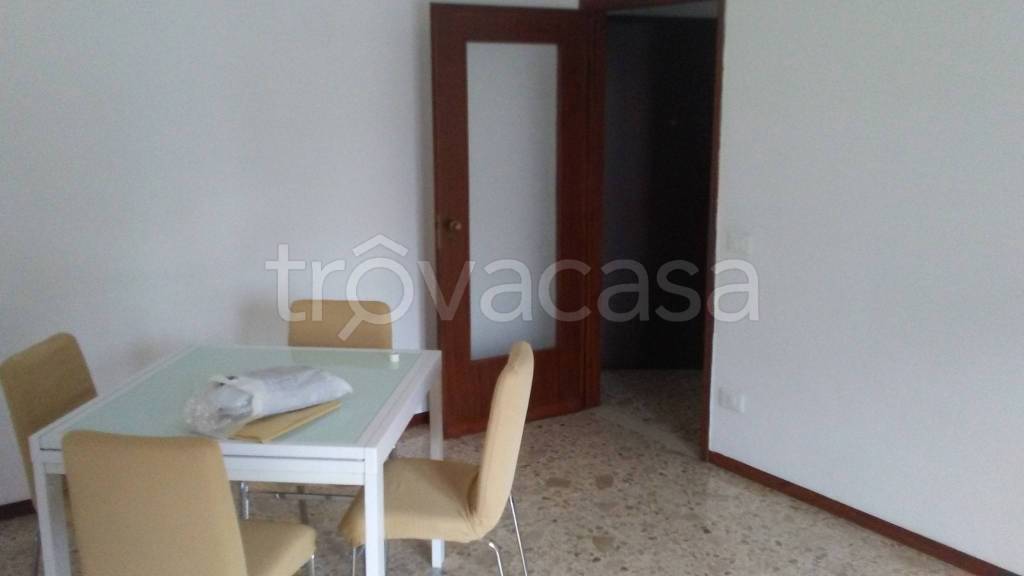 Appartamento in affitto a Piacenza via Alberto Scoto, 39