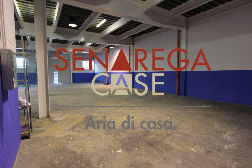 Capannone Industriale in vendita a Genova via Giacomo Bruzzo