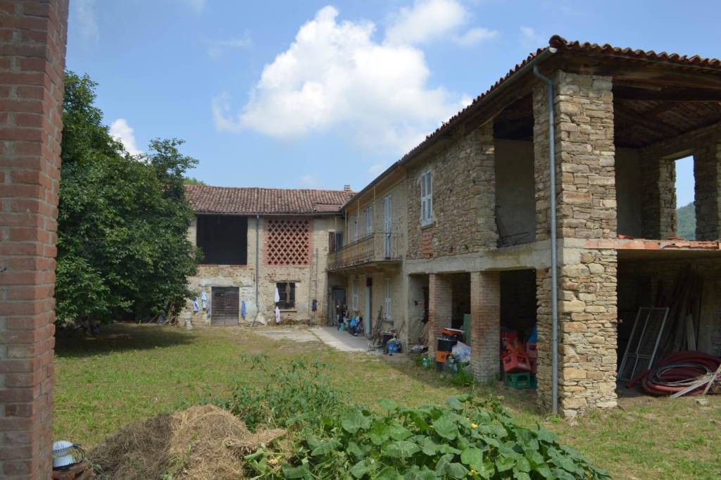 Casa Indipendente in vendita a Monastero Bormida
