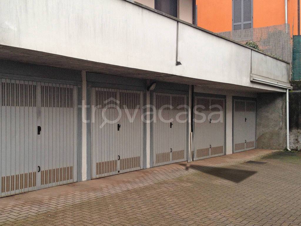 Garage in vendita a Melzo via Ippolito Nievo