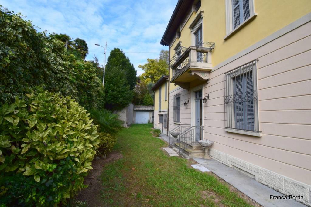 Villa in vendita a Cuasso al Monte via Sant'Antonio, 2