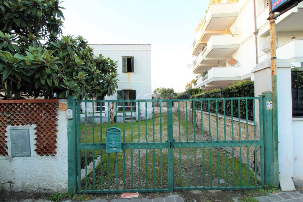 Villa in vendita a Santa Marinella via Aurelia