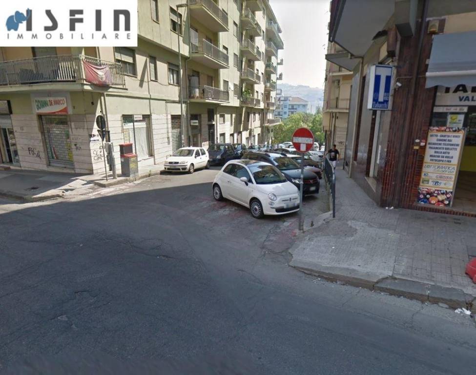 Negozio in affitto a Cosenza via Caduti Di Via Fani, 158/q