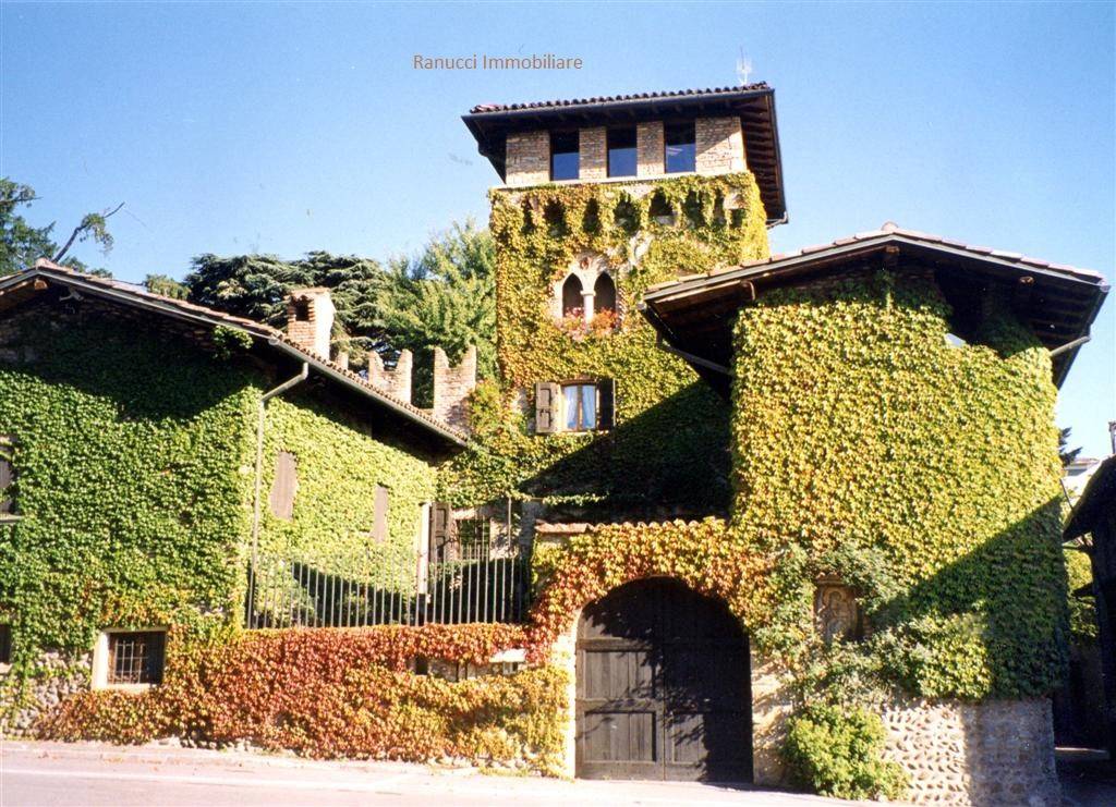 Villa Bifamiliare in vendita a Gorle via Cesare Battisti