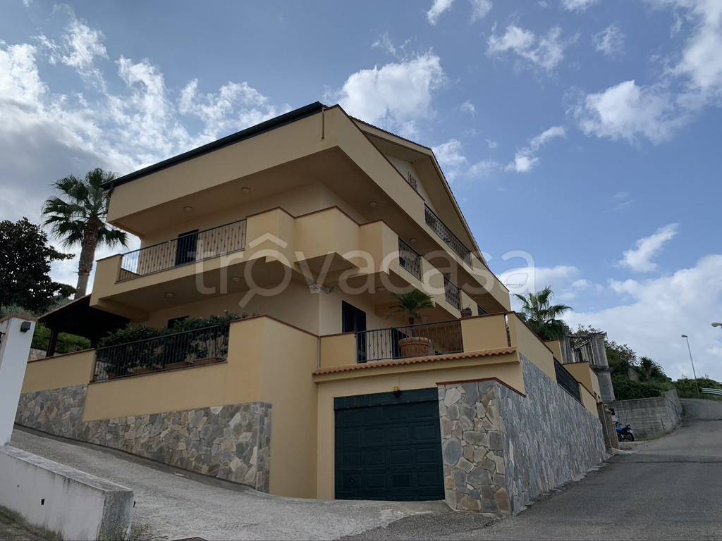Villa in vendita a Messina strada Statale Rodia, 46