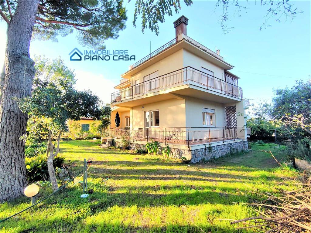 Villa in vendita a Terracina via Flacca