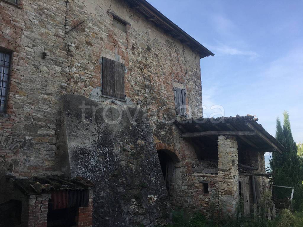 Casale in vendita a Pianello Val Tidone strada Comunale di Arcello, 34