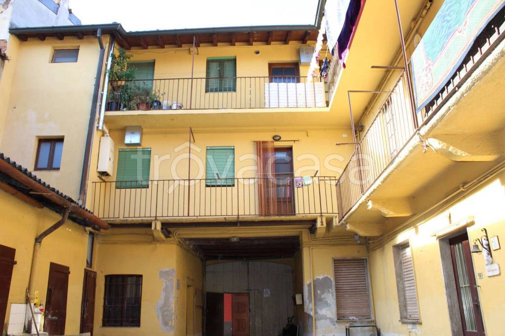 Casa Indipendente in vendita a Treviglio via Giacomo Sangalli, 3