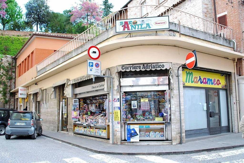 Edicola in in vendita da privato a Fabriano via Camillo Ramelli, 3