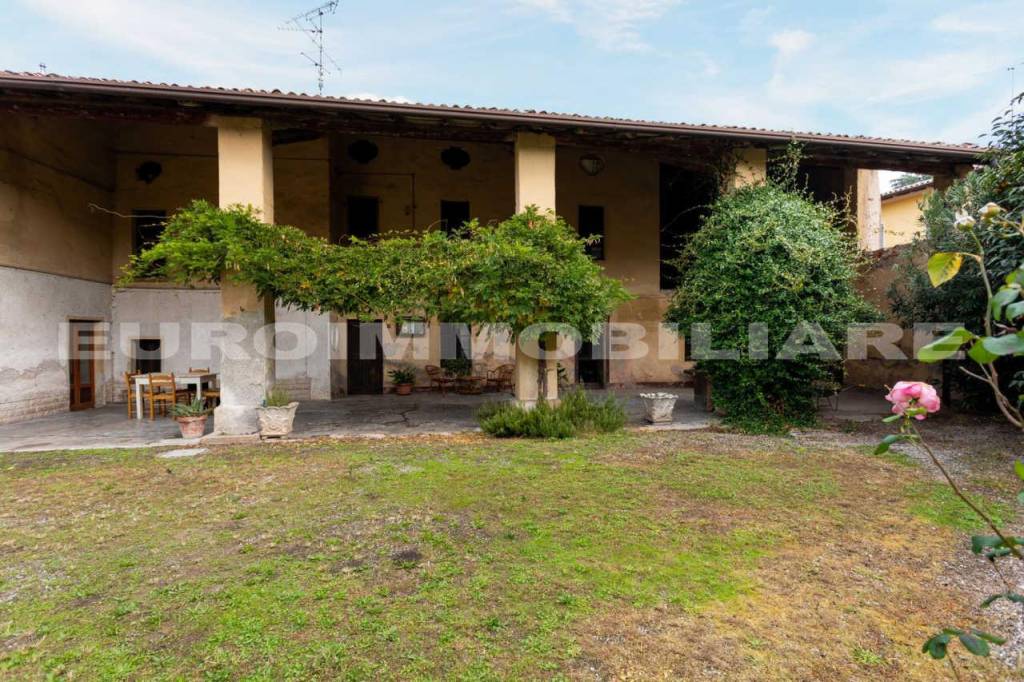 Casa Indipendente in vendita a Montichiari via Giuseppe Guerzoni, 157