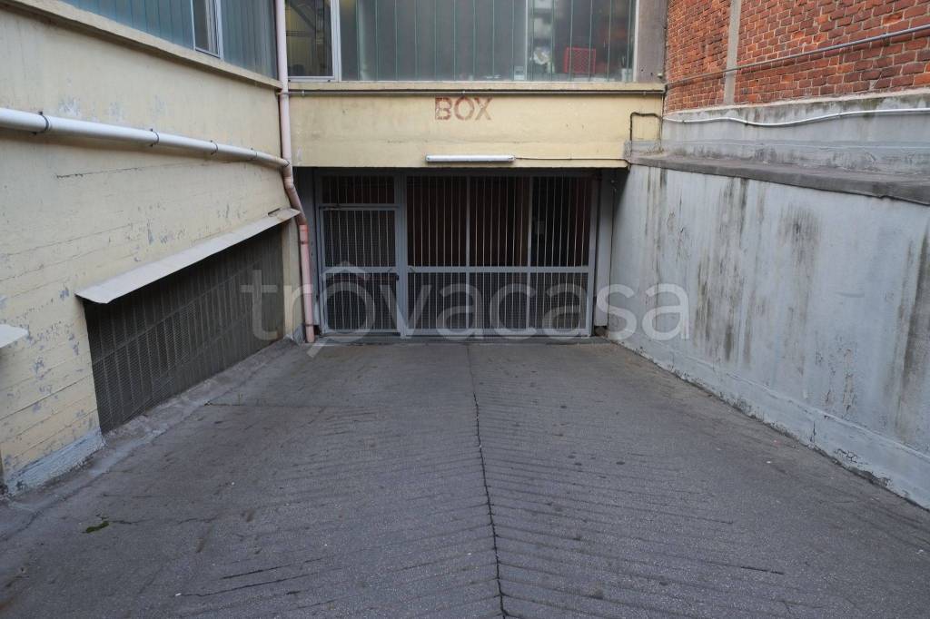 Garage in vendita a Rivoli corso Susa, 90