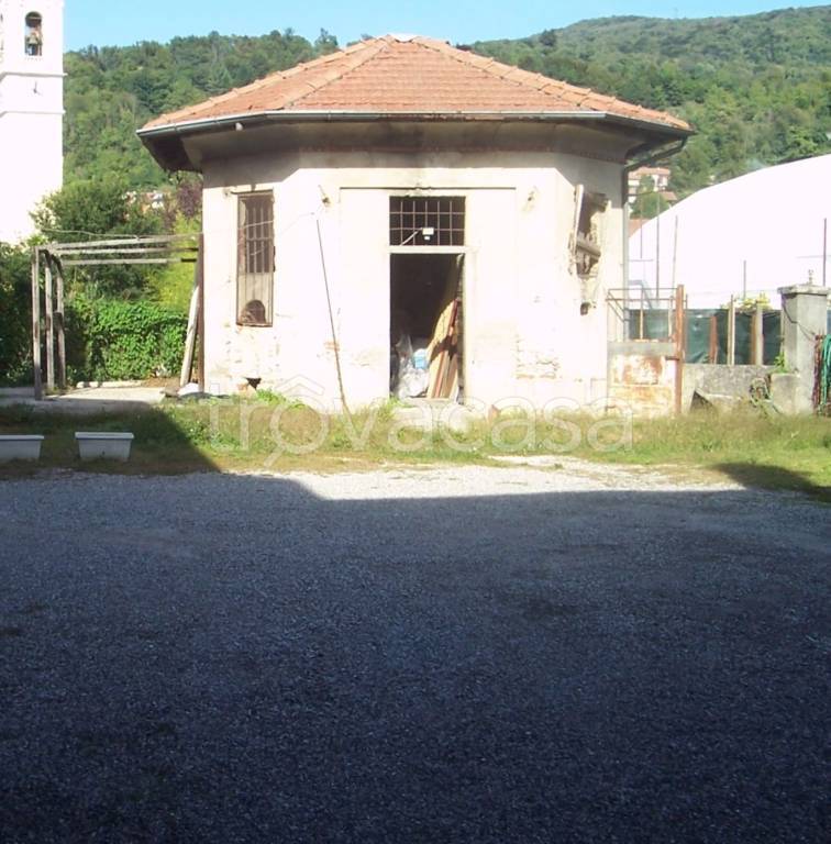 Magazzino in in affitto da privato a Cocquio-Trevisago vicolo Castello, 20