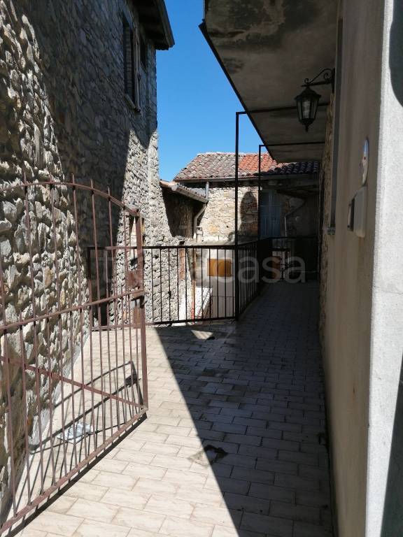 Casa Indipendente in in vendita da privato a Zavattarello frazione Crociglia, 39