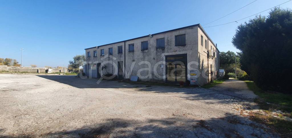 Capannone Industriale in vendita a San Severino Marche strada Provinciale Septempedana