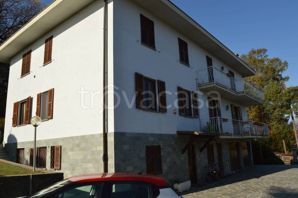 Villa Bifamiliare in vendita a Bodio Lomnago via dei Castagni, 9