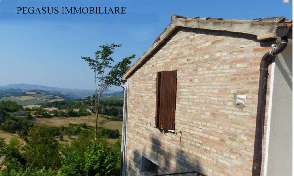 Casale in vendita a Urbino viale Nicola Sacco e Bartolomeo Vanzetti