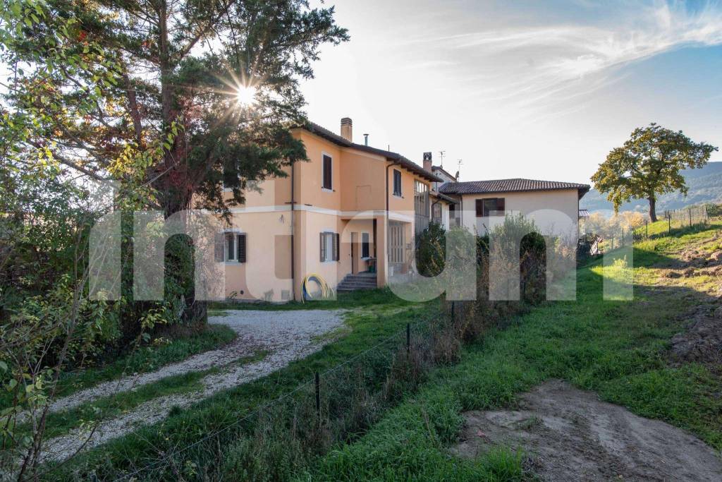 Villa Bifamiliare in vendita a Spoleto localita' crocemarroggia