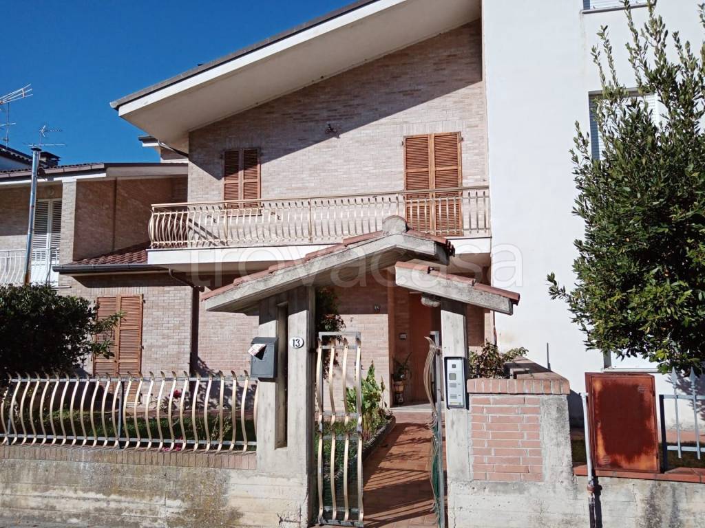 Villa a Schiera in in vendita da privato a Montottone via Gaspare Spontini, 13