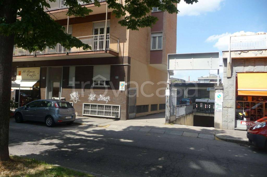 Garage in vendita a Torino via Plava 42