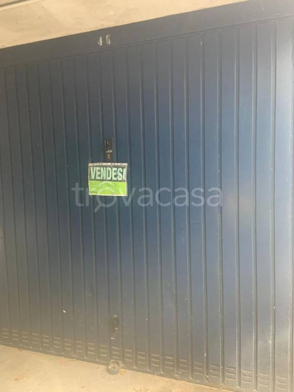 Garage in vendita a Pieve Emanuele via Lazio, 6