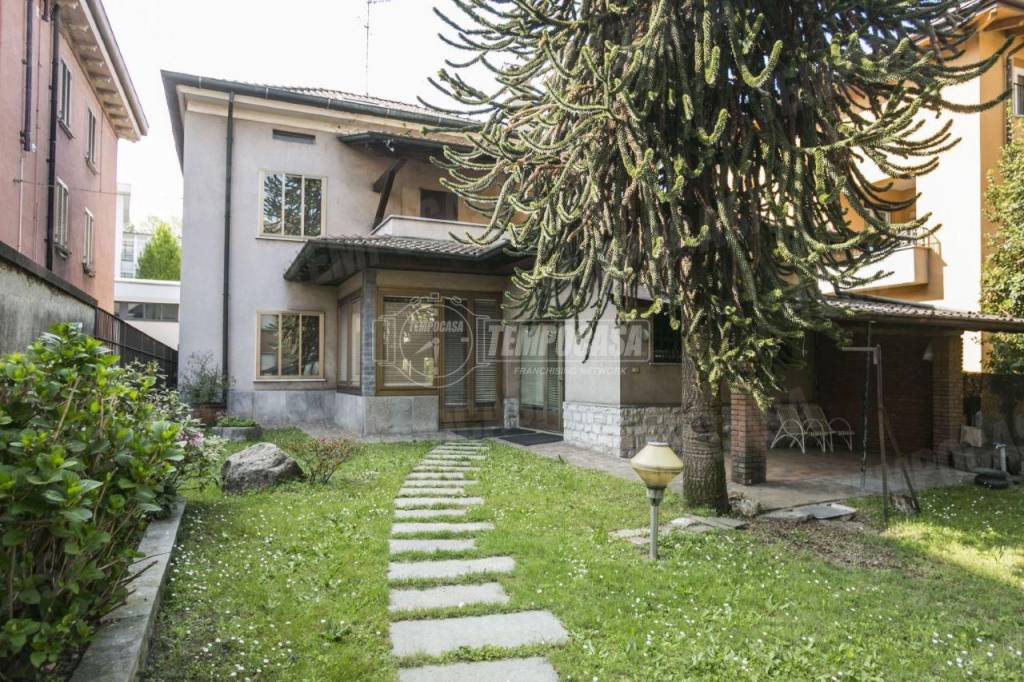 Villa in vendita a Cantù via Uberto da Canturio